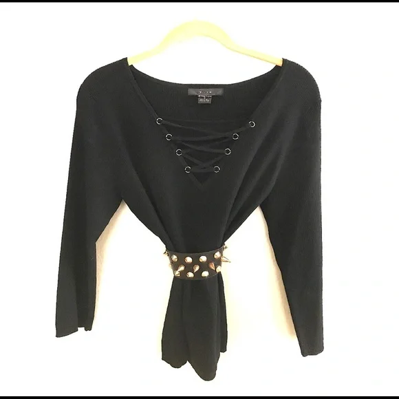 🔥SILKS Pretty Black Top with Crisscross Neckline - Picture 2 of 2